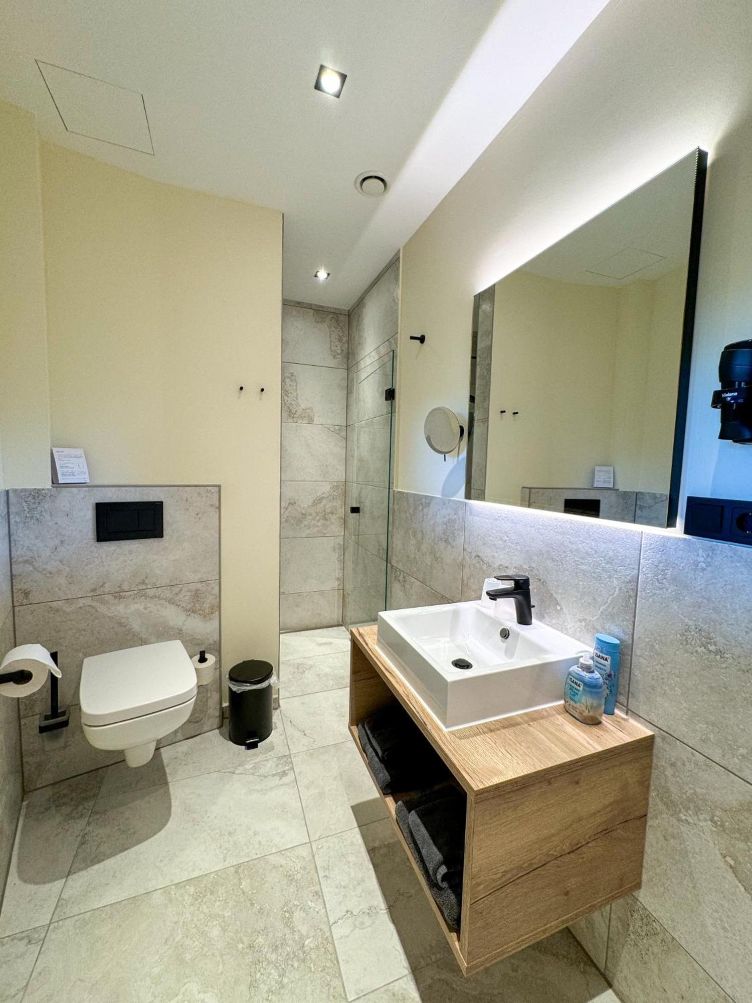 Veenland Hotel Харен Екстериор снимка