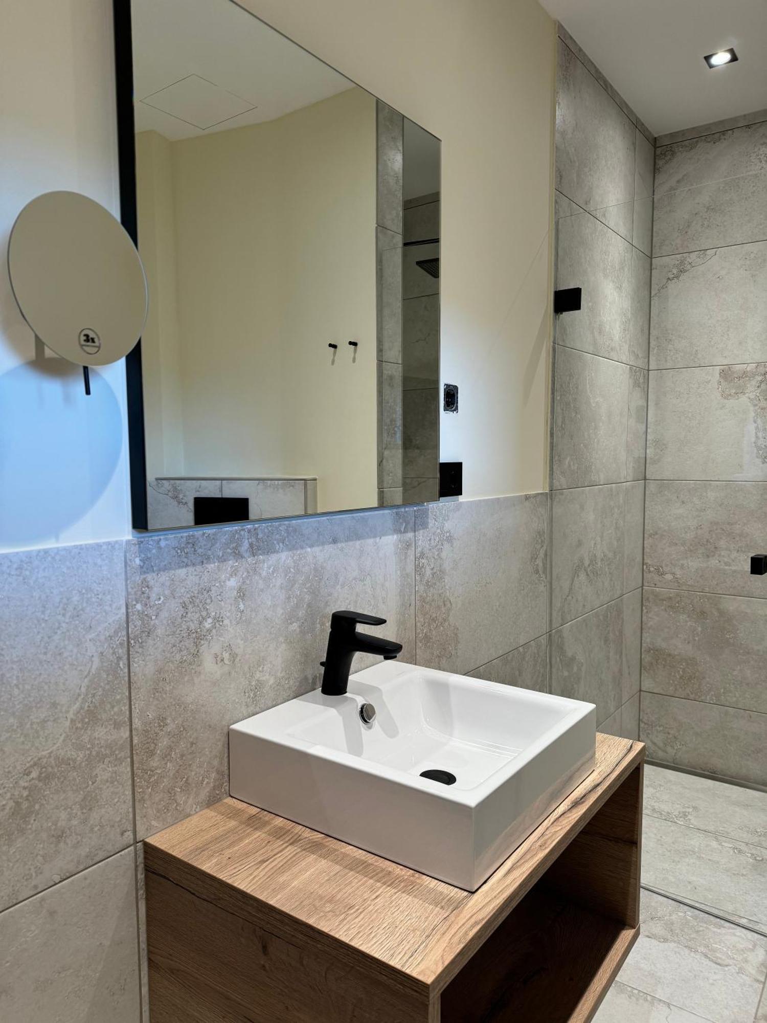 Veenland Hotel Харен Екстериор снимка