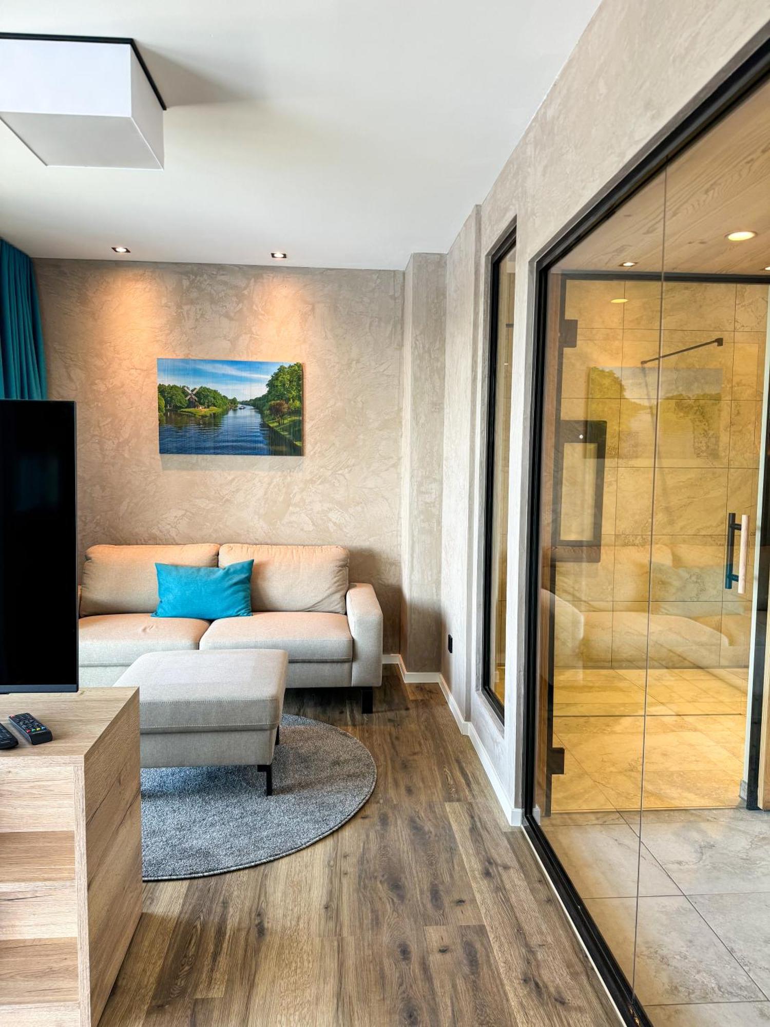 Veenland Hotel Харен Екстериор снимка