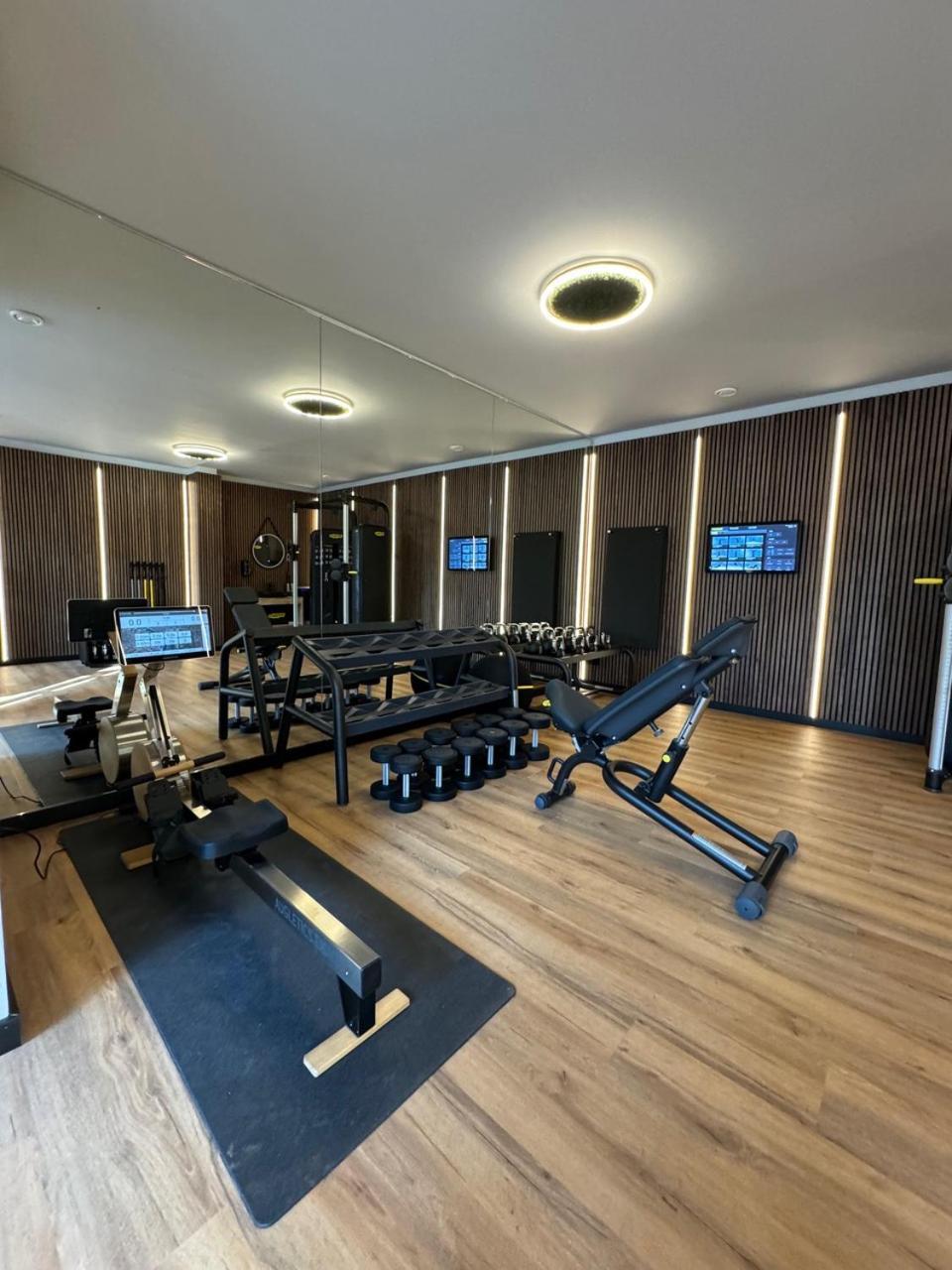Veenland Hotel Харен Екстериор снимка